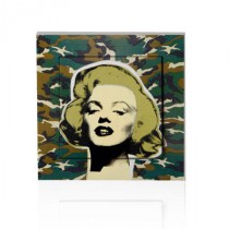 stickers interrupteur pop art Marilyn sur motif camouflage
